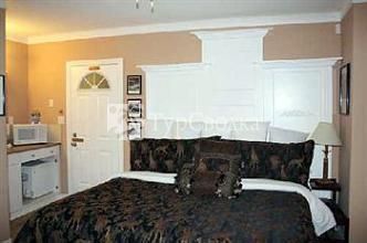 Ellis House Bed and Breakfast 3*