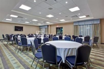 Holiday Inn Express Hotel & Suites Nepean East Ottawa 2*