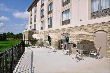 Holiday Inn Express Hotel & Suites Ottawa Airport 3*