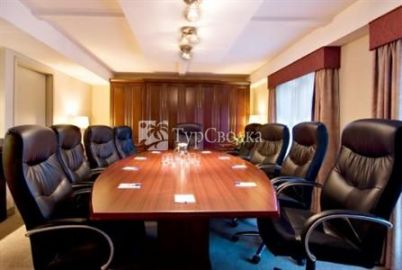 Holiday Inn Express Hotel & Suites Surrey 2*