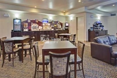 Holiday Inn Express Hotel & Suites Swift Current 2*