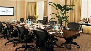 Four Seasons Hotel Toronto 5*