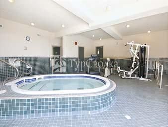 Howard Johnson Suites Victoria 3*