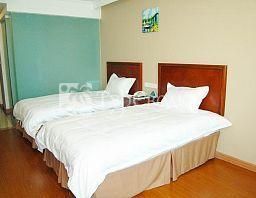 Green Tree Inn (Baotou Renmin Park) 2*