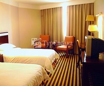 Donghu International Hotel 4*
