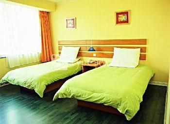 Home Inn Railway Station Dongguan 2*