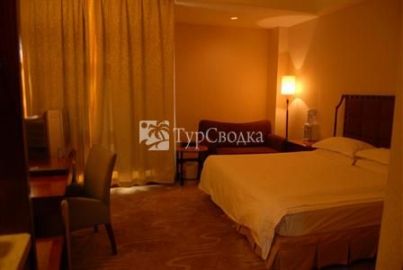 Twin Star Airport Hotel 4*