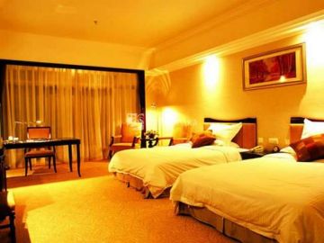 Guangzhou Phoenix City Hote 5*