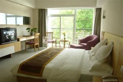 Zhongrui Huayi Hotel 4*