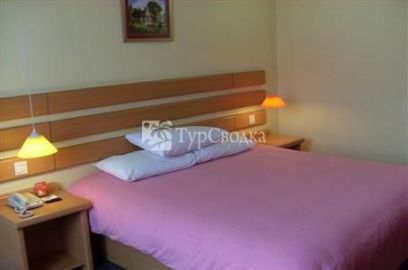 Home Inn Jinan Jingsan Weijiu Road 4*