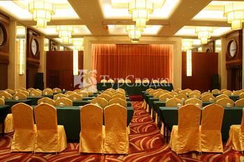 Longyou Jinfeng Guomao Hotel 3*