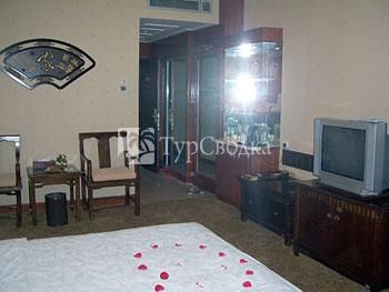 Ling Hai Hotel 4*