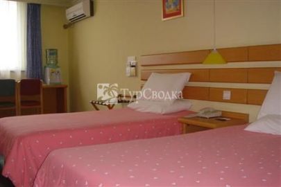 Home Inn (Shanghai Dabaishu) 2*