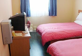 Home Inn Shanghai Hongmei South Road 2*