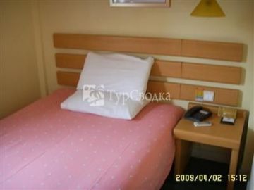 Home Inn (Shanghai Zha Bei Park) 3*