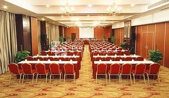 Longdong International Hotel 3*