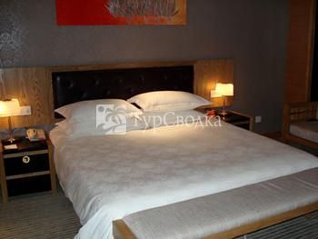 Yiwu Holiday Hotel 3*