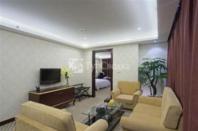Jinhong Hotel 4*