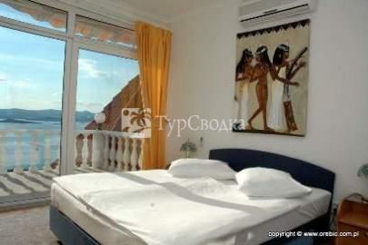 Weinbergschlosshotel Villa Antonio Orebic 4*