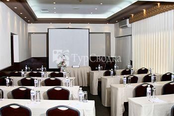 Howard Johnson Hotel - Quito La Carolina 3*