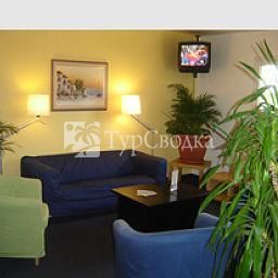 Best Hotel Baillet-en-France 2*
