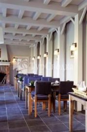 Hotel La Licorne Lyons-la-Foret 3*