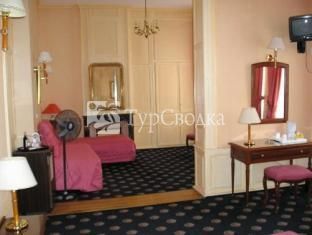 Le Patio Hotel Montreuil-sur-Mer 2*