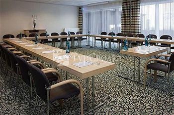 Holiday Inn Express Guetersloh 3*