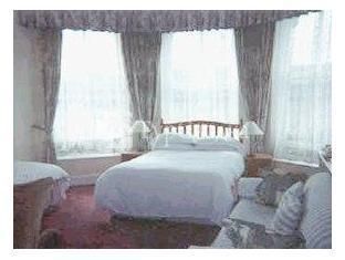 Dorset Villa Guest House Bath 4*