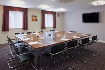 Holiday Inn Express Gatwick-Crawley 3*