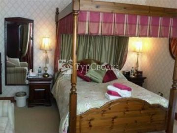 Caldhame Guest Lodge 4*