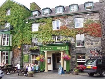 The Royal Ship Hotel 3*