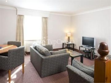 Ramada Farnham 3*