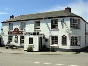 Queens Arms 3*