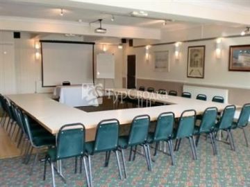 The Raven Hotel Hook 3*