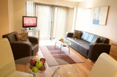 Roomzzz Aparthotel City West 4*