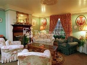 Coach House Bed & Breakfast 4*