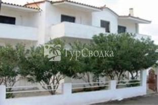 Akrotiri Apartments 2*