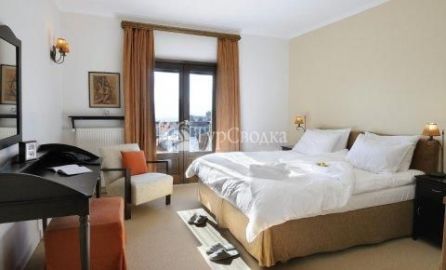 Jennifer Home-Hotel 4*