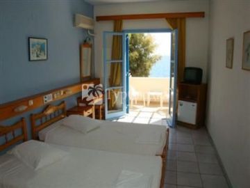 Roussos Beach Hotel Kamari 3*