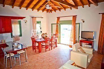 Aselinos Suites 2*