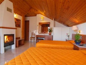 Parnassos Hotel 3*