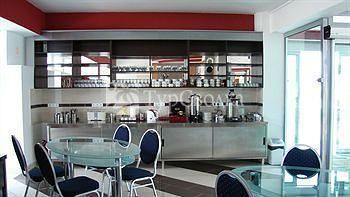 Tisza Corner Hotel 2*