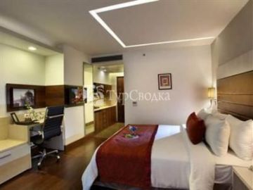 Mahagun Sarovar Portico 4*