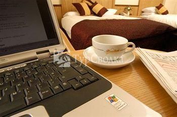Bush Hotel 3*