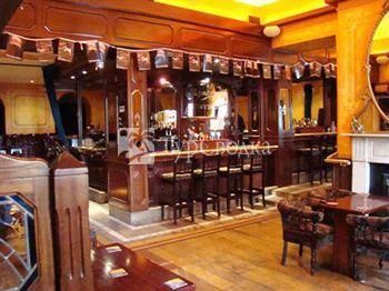 Barry's Hotel 2*