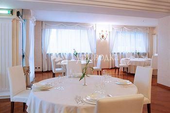 Hostellerie du Cheval Blanc 4*