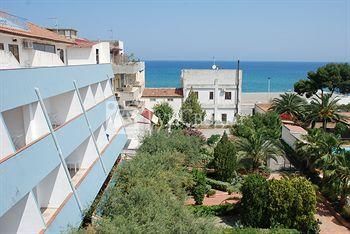 Hotel Costa Azzurra Brolo 3*