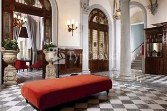 NH Porta Rossa 4*