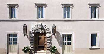 Palazzo Seneca 4*